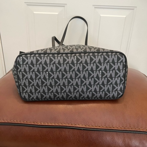 Michael Michael KoRs Jet Set Top Zip Tote - Picture 6 of 10